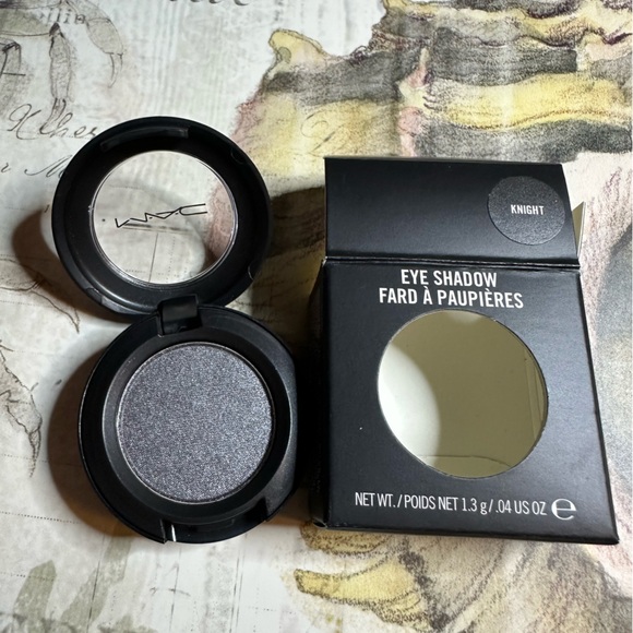 MAC COSMETICS BNIB KNIGHT VELUXE PEARL Eyeshadow Very Rare Limited New
